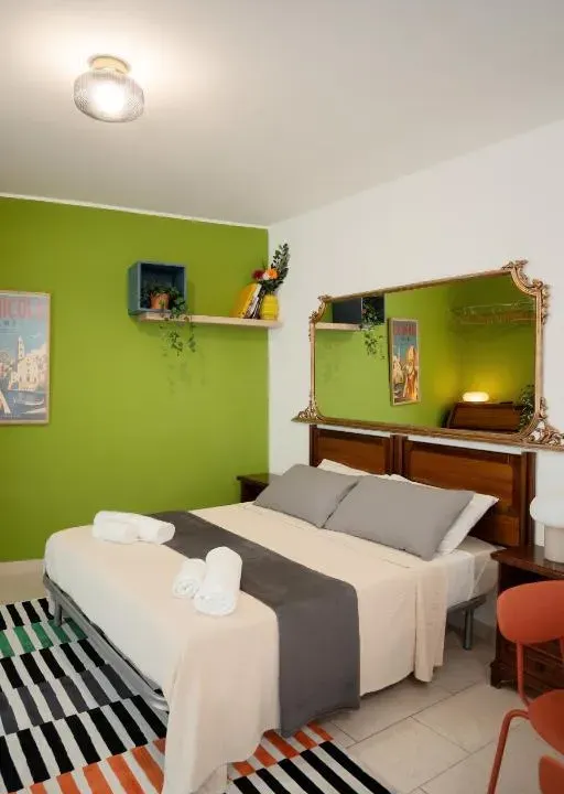 Photo 2 of 10, Santa Maria Suite