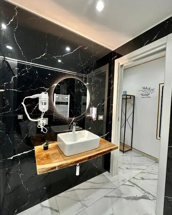 Photo 8 of 10, Oltremare Luxury Suites