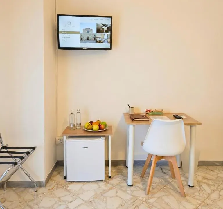 Photo 4 of 10, Melo Accommodations