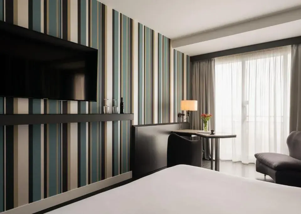 Photo 2 of 10, The Nicolaus Hotel