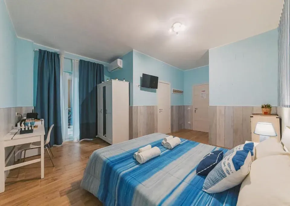Photo 3 of 10, Apulia Rooms Bari