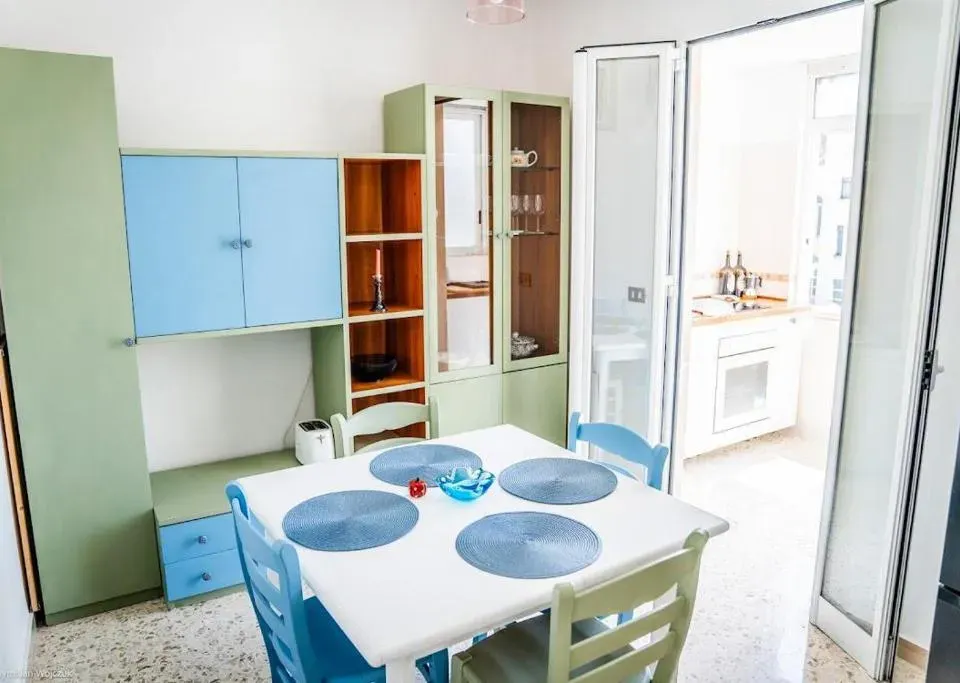 Photo 4 of 10, Azzurro Bari