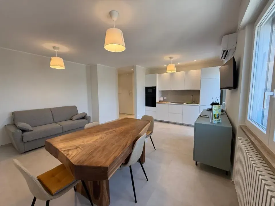 Photo 1 of 10, Sunset Luxury Home