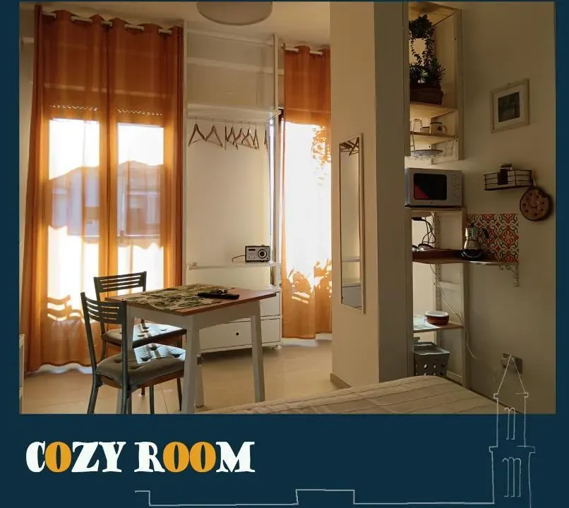Photo 8 of 10, cozy room