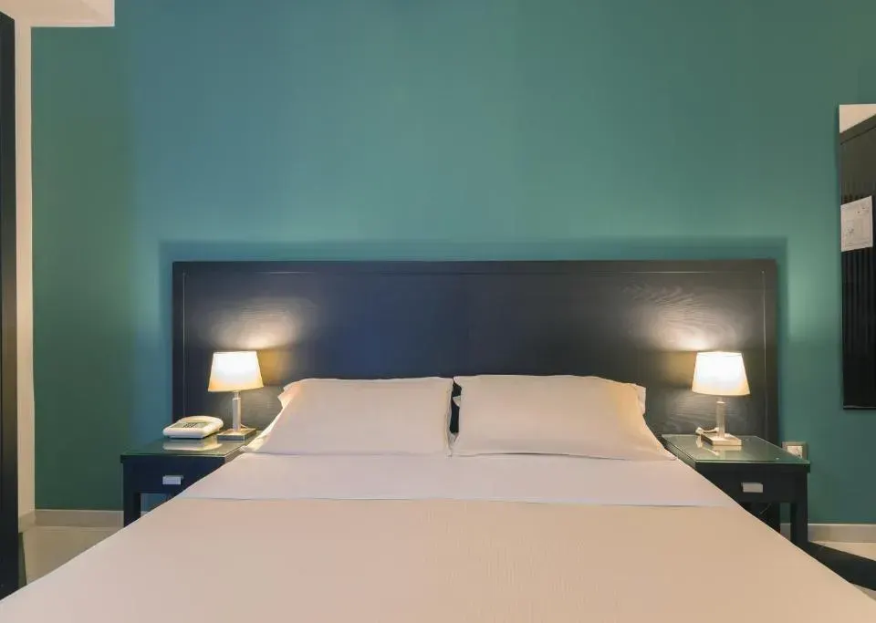 Photo 3 of 10, Executive Business Hotel