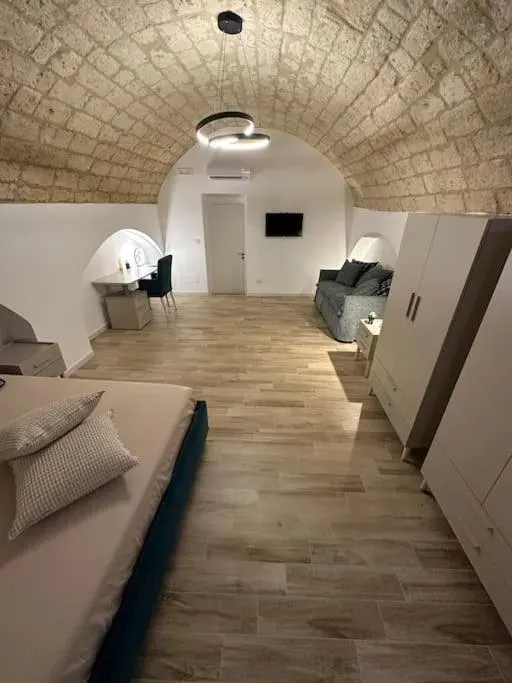 Photo 3 of 10, Mediterranean House