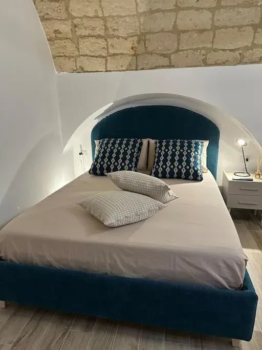 Photo 7 of 10, Mediterranean House
