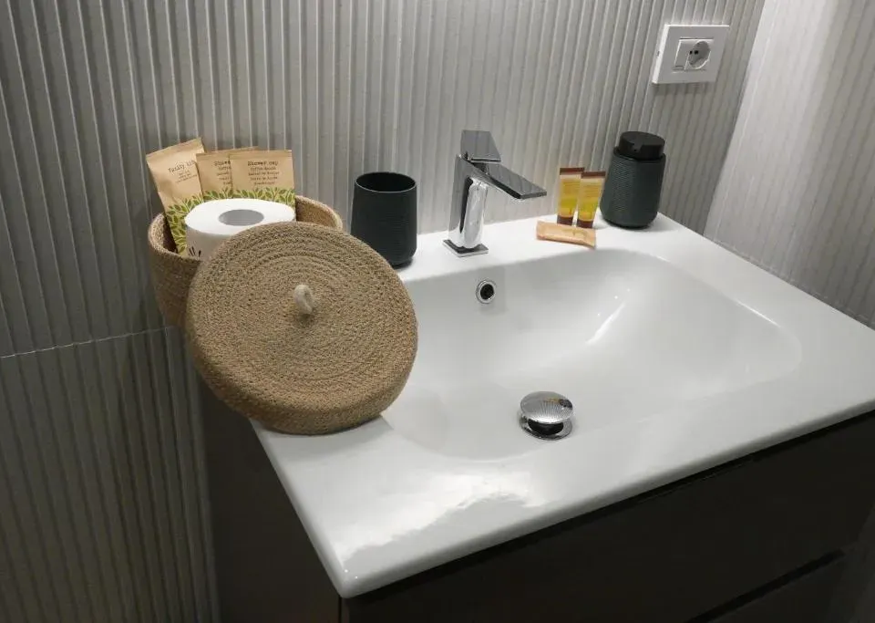 Photo 8 of 10, Suite Gimma 209