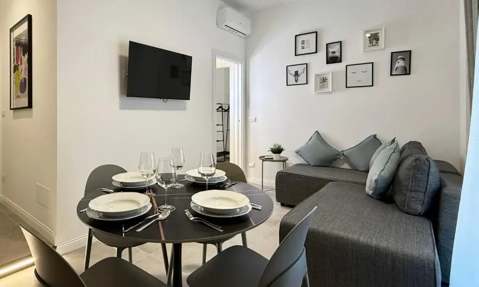 Photo 5 of 10, LAUS ANDREA DA BARI Luxury Design Apartment 1