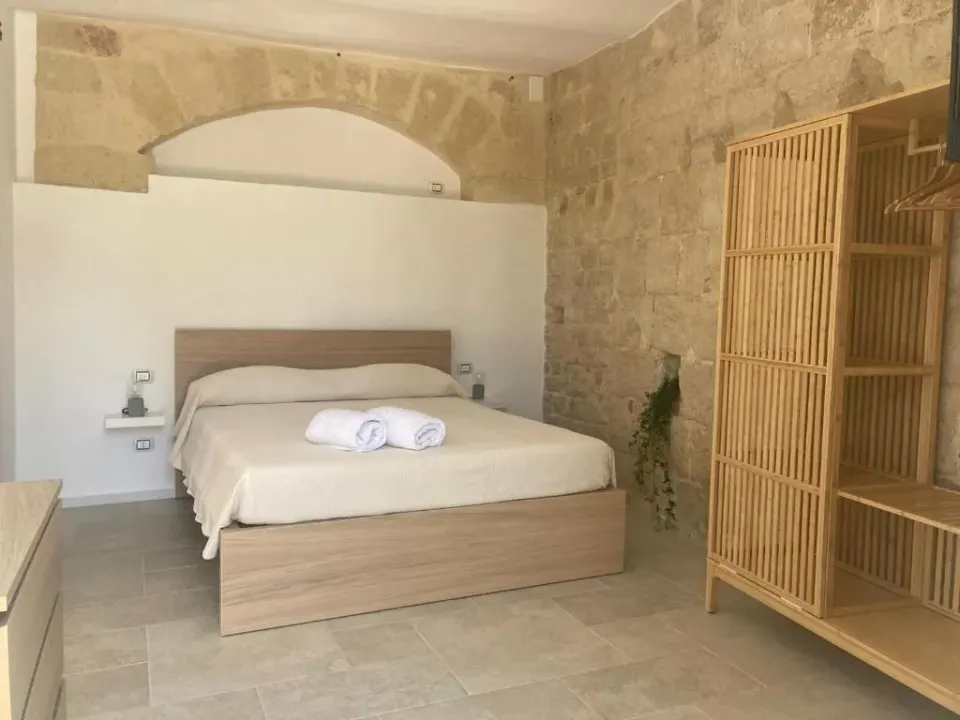 Photo 2 of 10, la vecchia banchina
