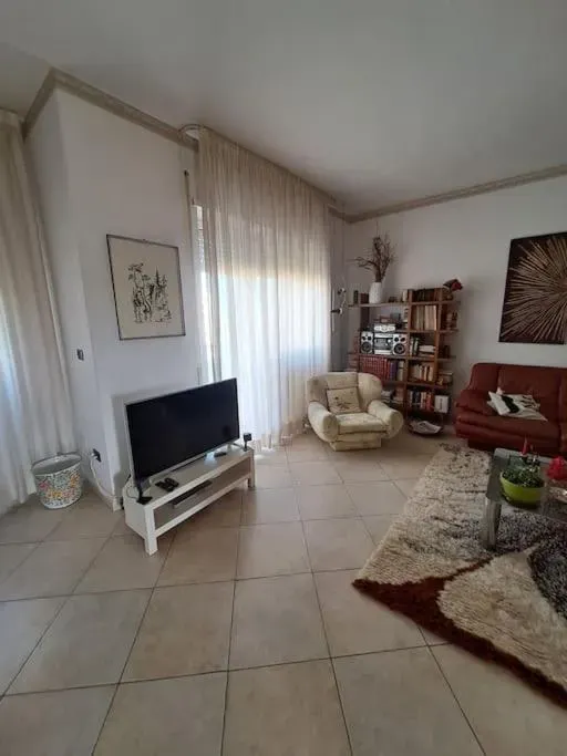 Photo 5 of 10, 2 Giugno House