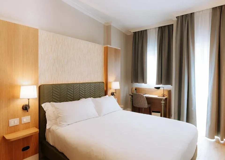 Photo 1 of 10, Mövenpick Hotel Bari