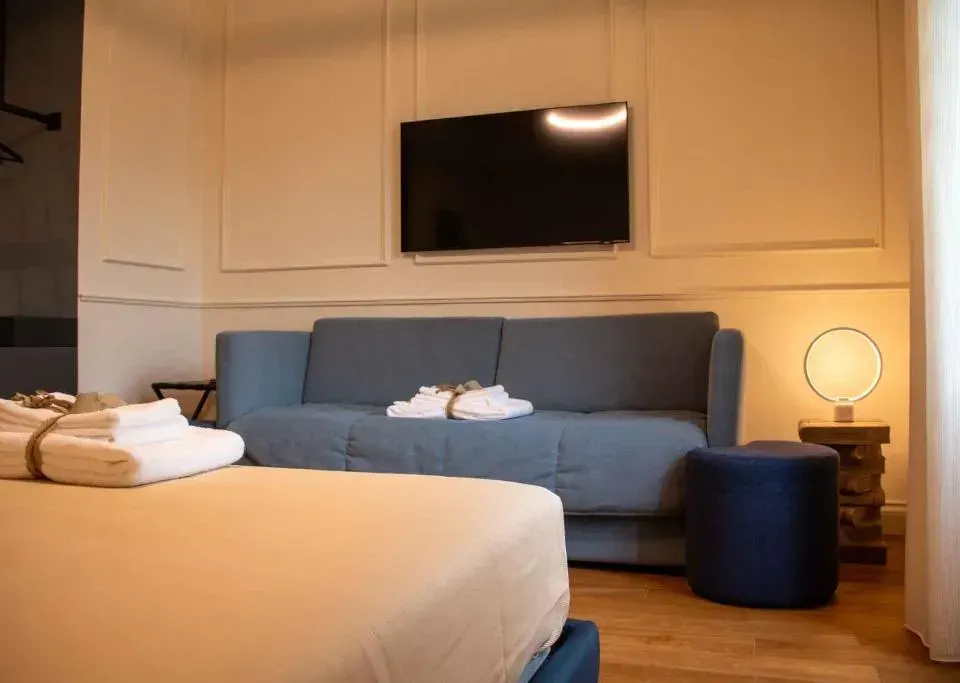 Photo 4 of 10, MARI Luxury Rooms and Suites