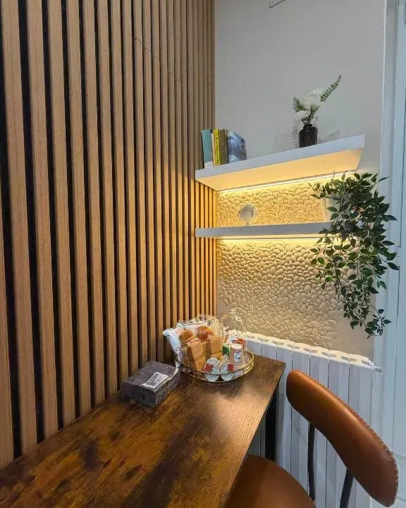 Photo 4 of 10, Aura83