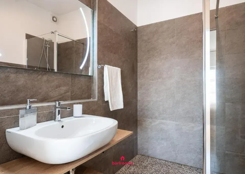 Photo 8 of 10, Barirooms - Carulli Suites