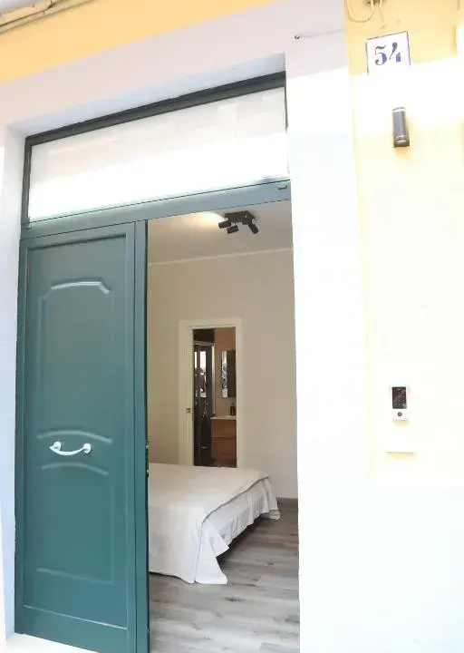 Photo 8 of 10, Ilary bari home