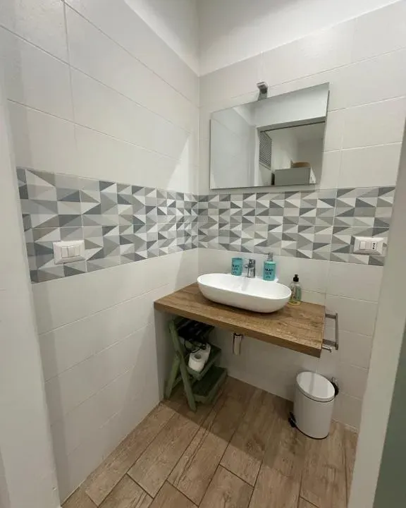 Photo 6 of 9, Brigata Regina Apartments