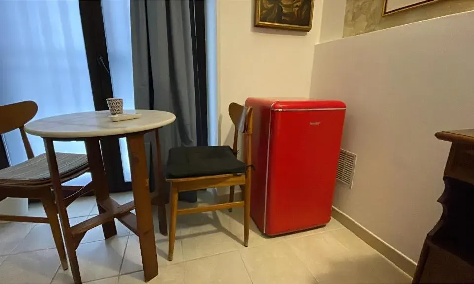 Photo 7 of 10, Guiscardo Suites