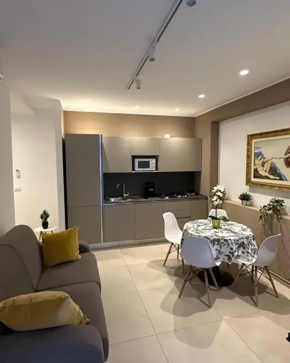 Photo 4 of 10, Ennio Apartment