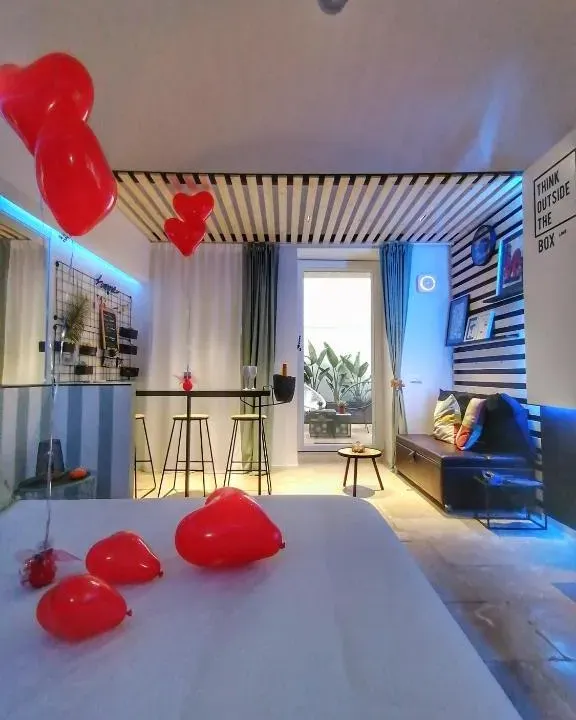Photo 10 of 10, Hello Gorgeous Suite Bari