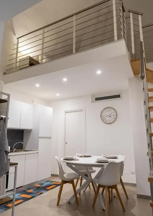 Photo 4 of 10, Trevisani 221 Apartments