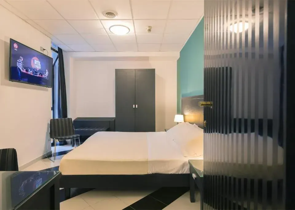 Photo 2 of 10, Executive Business Hotel