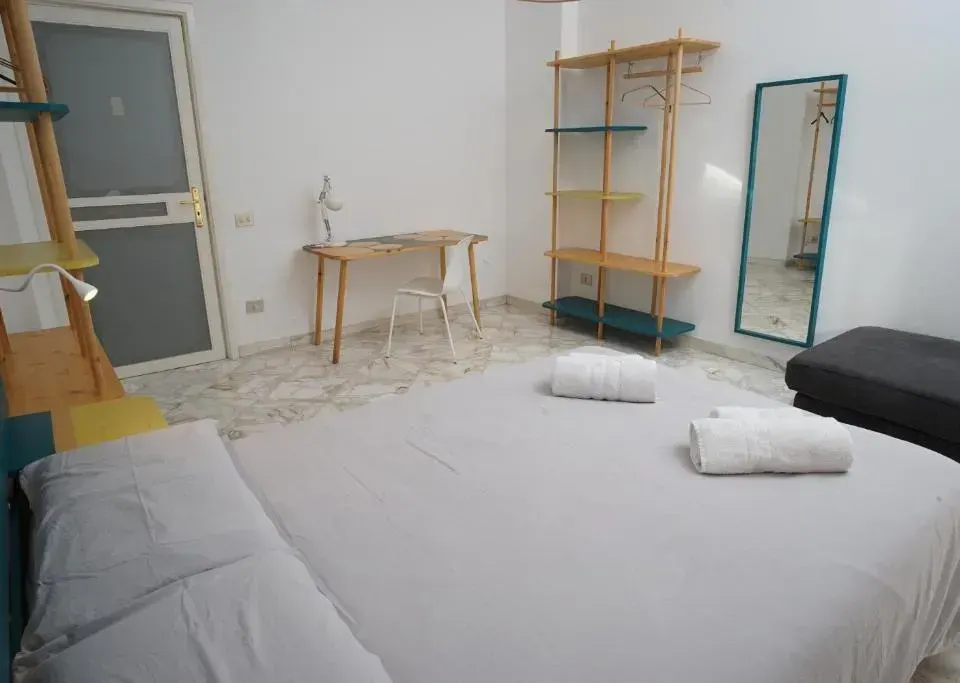 Photo 3 of 10, Apple guest house