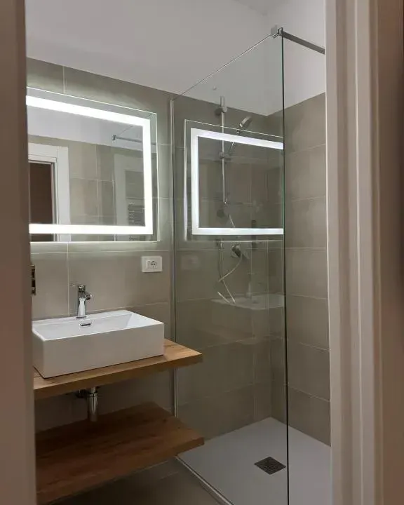 Photo 4 of 10, Moma Urban Stay