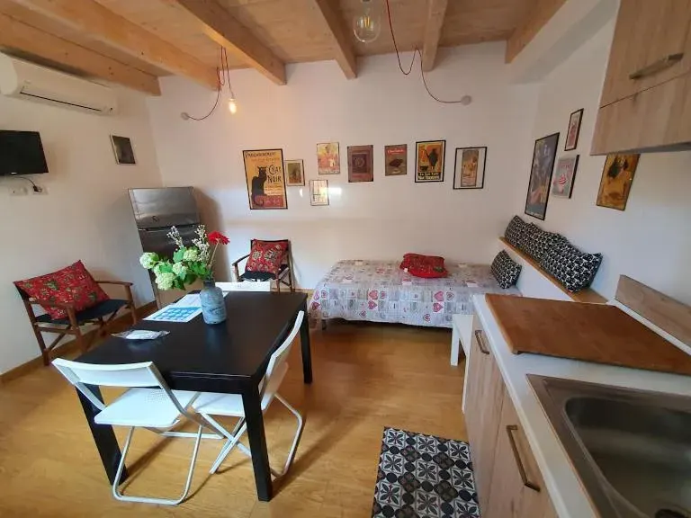 Photo 5 of 10, Arco Della Neve Guest House