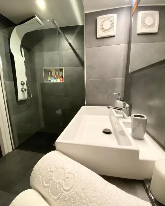 Photo 3 of 10, A&A B&B Bari