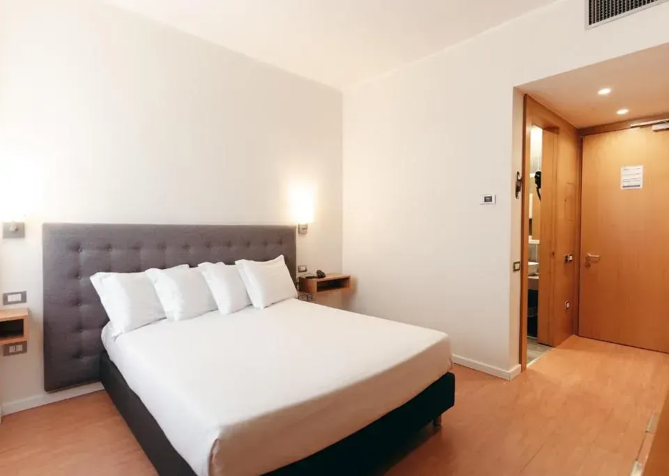 Photo 4 of 10, Hotel Excelsior Bari - by Farace Hotels