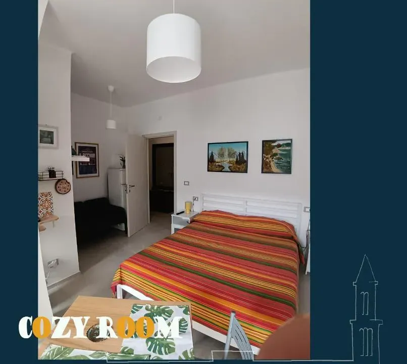 Photo 2 of 10, cozy room