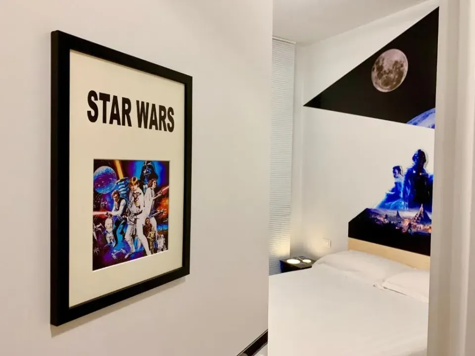 Photo 7 of 10, Red Carpet rooms