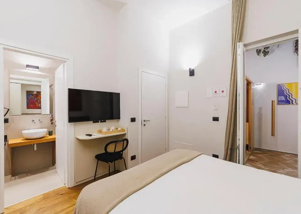 Photo 7 of 10, Palazzo Italia Suites