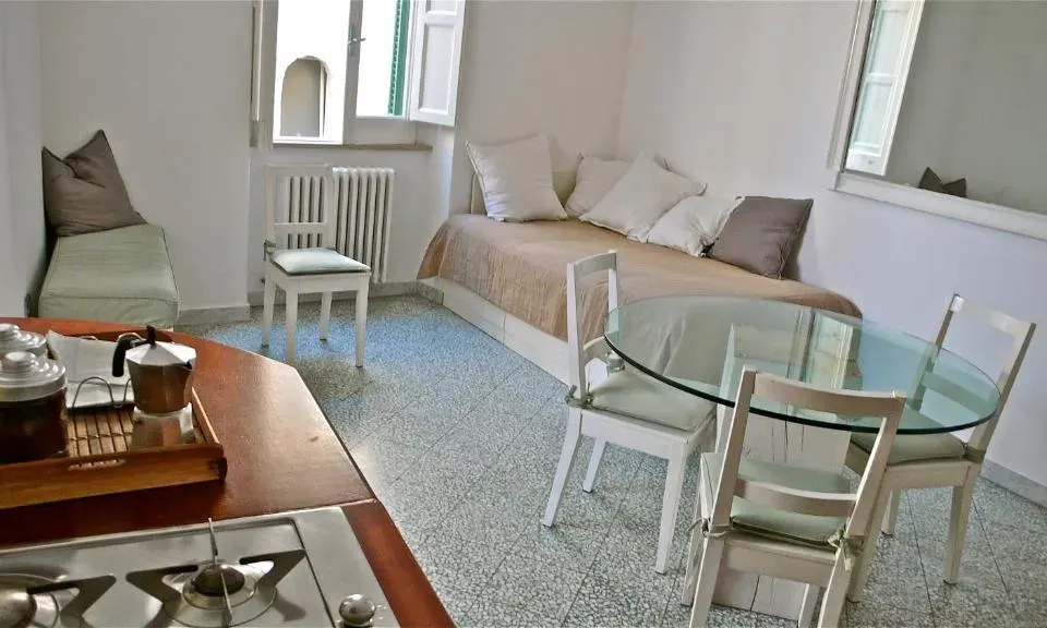 Photo 4 of 10, Casa Odegitria
