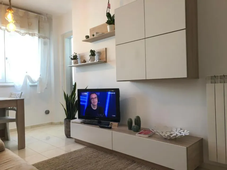 Photo 5 of 10, Suite 999