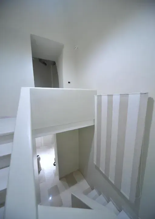 Photo 5 of 10, Gatto Bianco House
