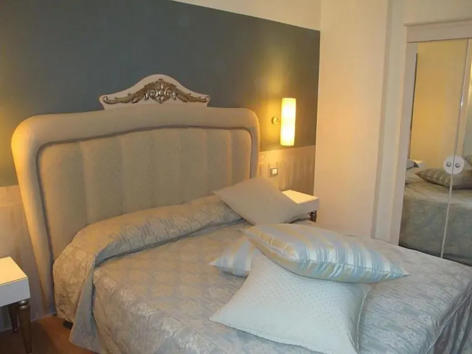 Photo 3 of 10, JR Hotels Oriente Bari