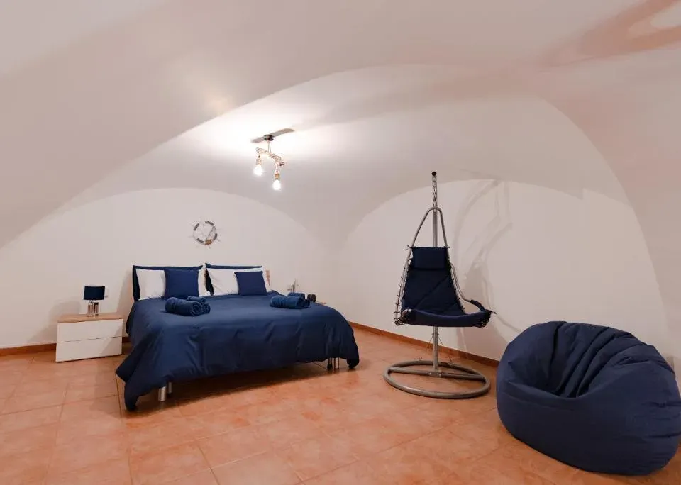 Photo 2 of 10, Blue Angel Oak - Apartment