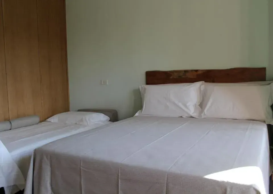 Photo 2 of 10, Bari Center Rooms