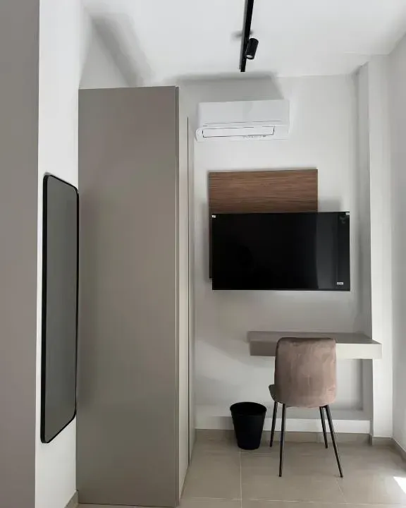 Photo 6 of 10, Moma Urban Stay
