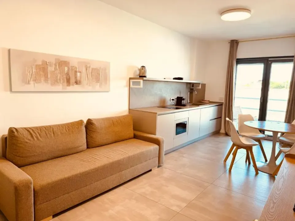 Photo 4 of 10, Marisabella Suite 7