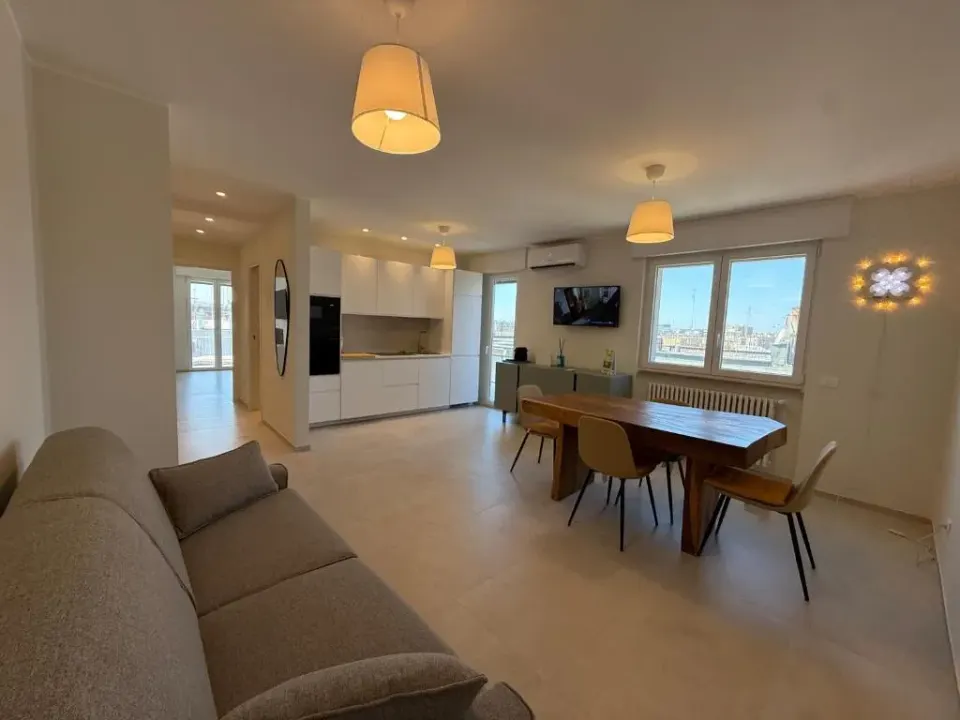 Photo 9 of 10, Sunset Luxury Home