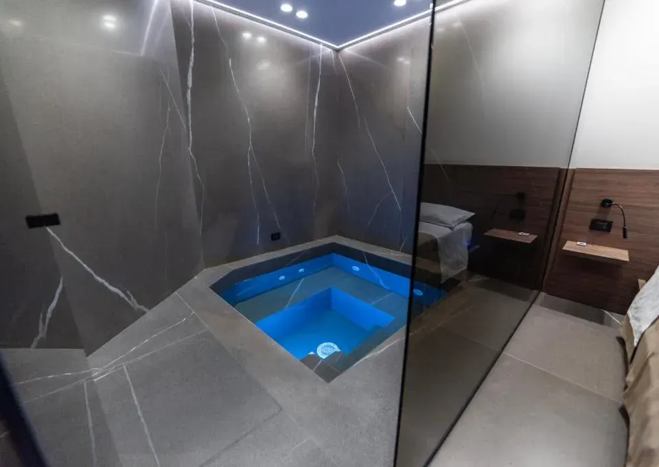 Photo 3 of 10, VS LUXURY SUITE with SPA