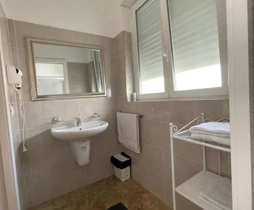 Photo 6 of 10, Esperanto B&B