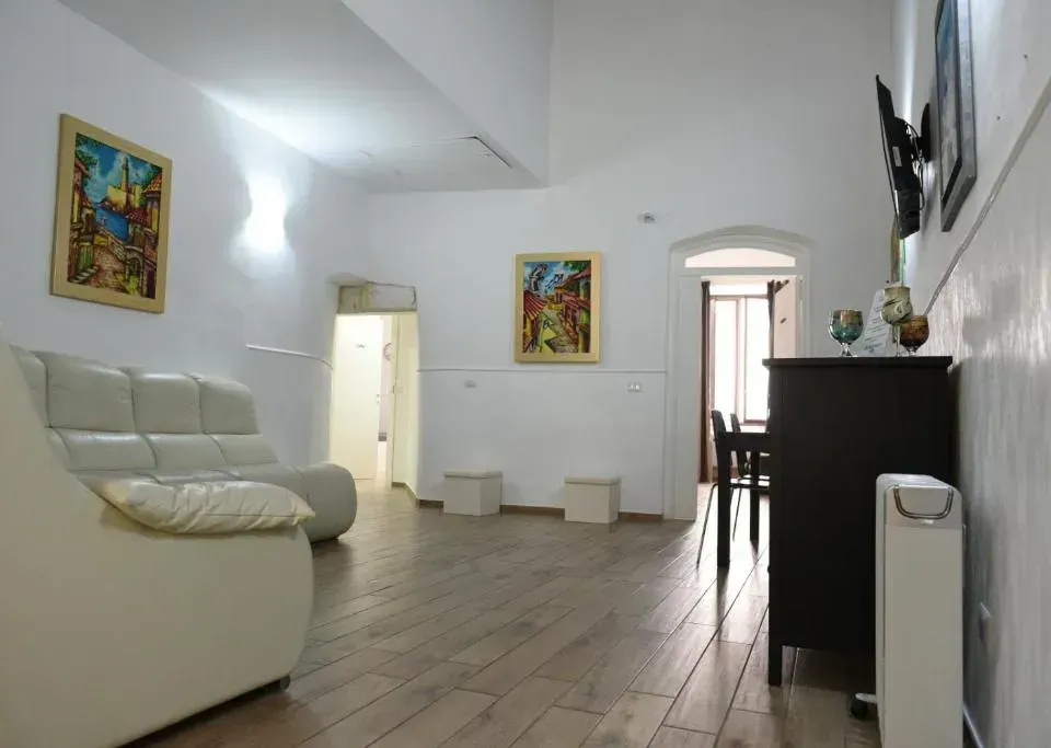 Photo 6 of 10, Sisters residence