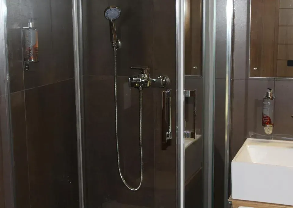 Photo 6 of 10, Bari Center Rooms