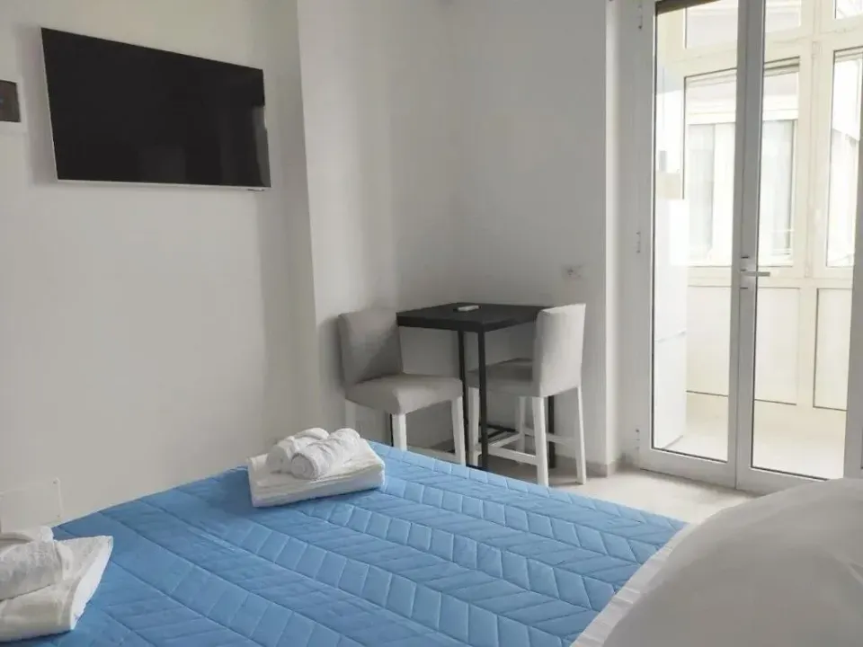 Photo 7 of 10, Sea Moon Apartment