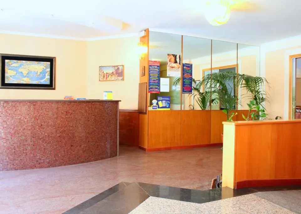 Photo 7 of 10, Hotel Cristal