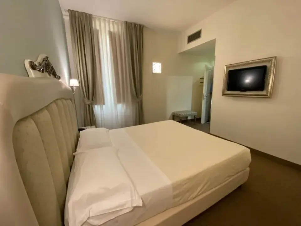 Photo 8 of 10, JR Hotels Oriente Bari